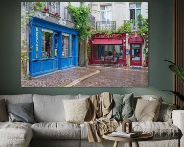 Restaurant en brocante in Parijs, Frankrijk - straat en reisfotografie. van Christa Stroo fotografie