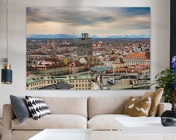 Uitzicht over München en de Alpen van ManfredFotos