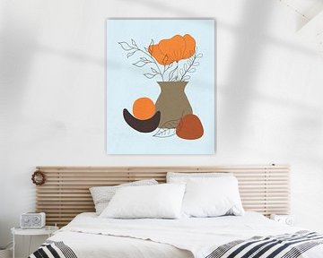 Minimalistisches Stilleben mit einer orangefarbenen Blume von Tanja Udelhofen