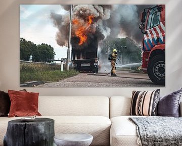 Uitslaande vrachtwagenbrand A28 Putten van Damian Ruitenga