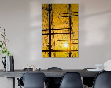 Silhouette schiffsmasten  Takelage Segelschiff mit Sonne im Gegenlicht von Dieter Walther