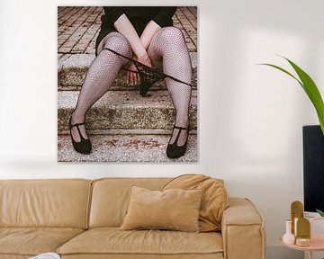 Erotische sexy vrouw in zwarte kousen met slipje naar beneden van Denny Gruner