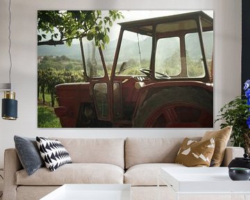Tractor bij een wijngaard in Slovenië van Floris Verweij