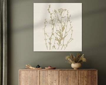 Wilde bloemen in zacht beige op crème van Dina Dankers