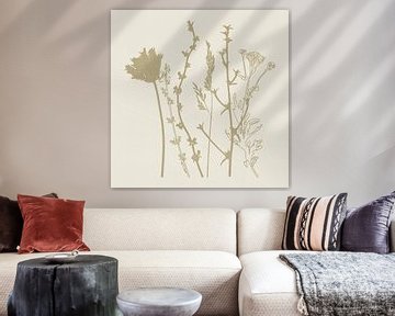 Beige zomerbloemen op crème van Dina Dankers