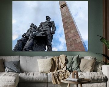 Geroicheskim Zashchitnikam Leningrada-Denkmal mit Statuen eines jungen russischen Arbeiters und eine von WorldWidePhotoWeb