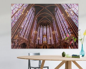 Interieur met glas in loodramen van de Sainte-Chapelle in Parijs, Frankrijk van WorldWidePhotoWeb