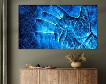 Kirlian gloed van een menselijke hand op zwart van MPfoto71