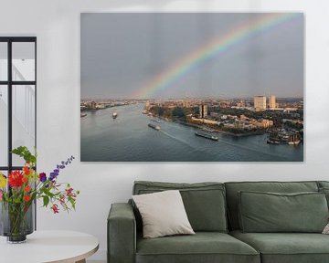regenboog boven Rotterdam van Ilya Korzelius