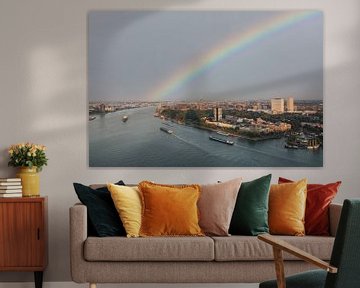 regenboog boven Rotterdam van Ilya Korzelius