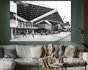 Der Bahnhof von Tilburg in schwarz-weiß - Architektur