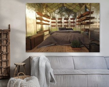 Gemütliches Bett neben Kräuterpflanzen im gläsernen Gewächshaus von Besa Art