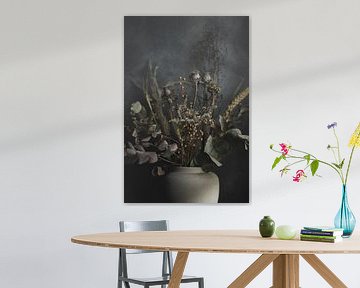 Vase with dried flowers