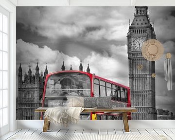 London - Houses Of Parliament And Red Bus von Melanie Viola