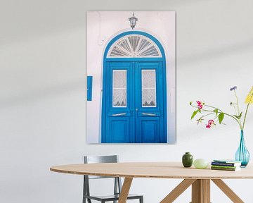 Blaue Tür in Griechenland von Patrycja Polechonska