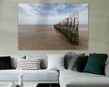 Wellenbrecher am Strand von Zeeland von Marjolijn van den Berg