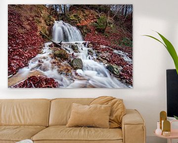 Gebirgsbach um den Fluss Hoëgne in den Ardennen von Rob Boon