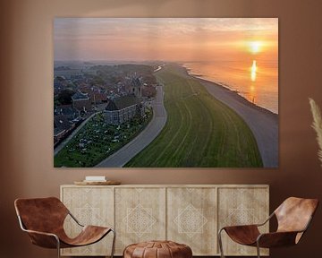 Luchtfoto van het dorpje Wierum aan de Waddenzee in Nederland bij zonsondergang van Eye on You