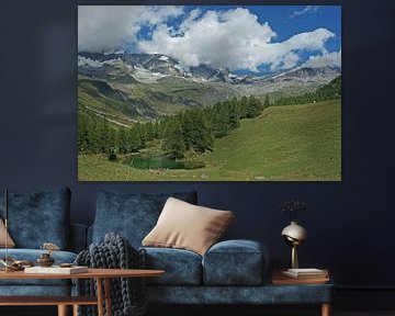 Wijds panorama met Lake Blue op de voorgrond en het Matterhorn massief erachter. van Gert van Santen