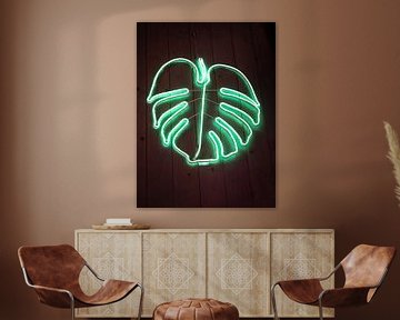 Neon lamp Monstera groen blad - vintage reisfotografie