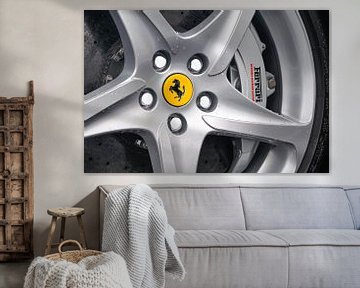 Ferrari wiel op een Ferrari FF Gran Turismo sportwagen van Sjoerd van der Wal