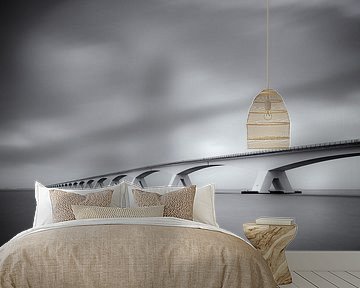 Bridge into nowhere in zwart-wit