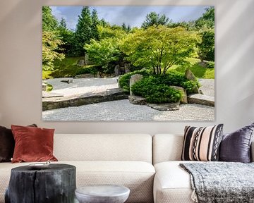 traditionele japanse zen-tuin met bomen op de achtergrond van Alexander Baumann