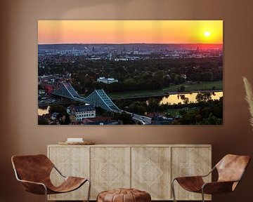 Dresden Skyline met Loschwitz Brug bij zonsondergang van Frank Herrmann