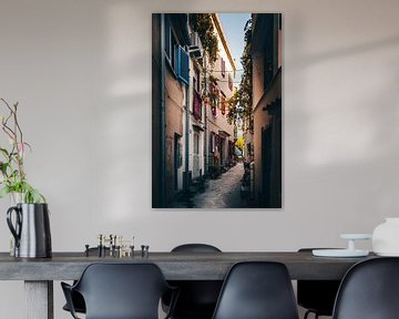 Eine Straße in der Altstadt von Baska auf der insel Krk von Fotos by Jan Wehnert