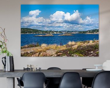 Blick von der Insel Merdø auf die Stadt Arendal in Norwegen von Rico Ködder