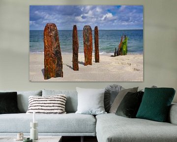 De foto toont de oude strandhoofden op het strand van Ellenbogen op Sylt. van HGU Foto