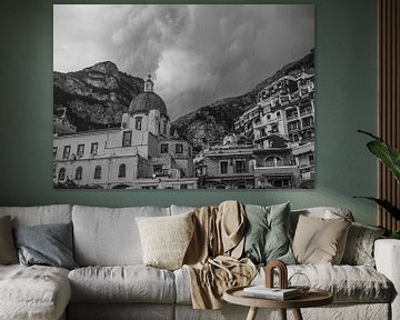 Donkere wolken boven Positano. van Mark Kuiper