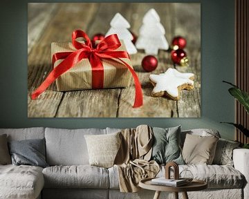 Kerstgeschenkdoos met versieringen op hout van Alex Winter