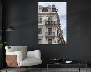 Gebouw in Parijs met mooi ijzerwerk en balkons. van Christa Stroo fotografie