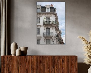 Gebouw in Parijs met mooi ijzerwerk en balkons straat en reisfotografie van Christa Stroo fotografie