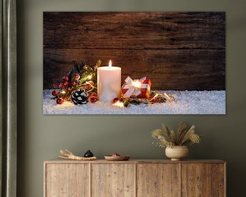 Kerstmis of Advent achtergrond met kaars, licht, geschenk van Alex Winter