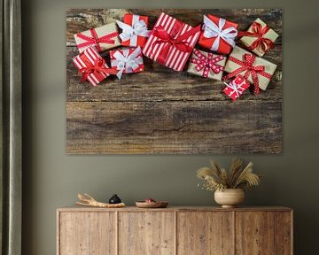 Boîtes de cadeaux de Noël avec composition d'arcs en ruban sur Alex Winter