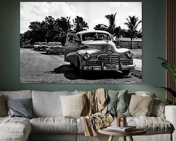 Cubaanse Pontiac MDR 287 (zwart wit) van 2BHAPPY4EVER photography & art