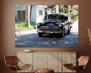 Cubaanse auto met kenteken BDL 575 in het straatbeeld (kleur)