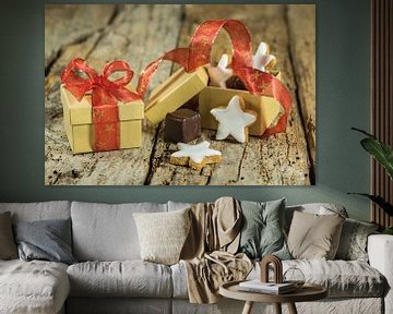 Süße Weihnachtsgeschenkbox mit Sternkeksen und Schokolade von Alex Winter