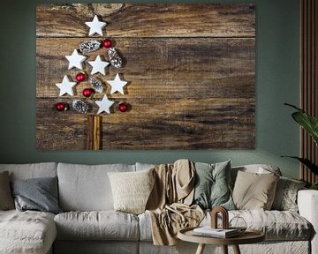 Kerstboomvorm met versieringen, rode ballen, witte sterren van Alex Winter