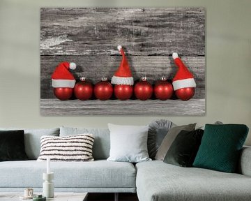 Rote Weihnachtskugeln als Dekoration von Alex Winter