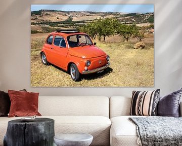 Fiat 500 in Toscaans landschap (3) van Jolanda van Eek en Ron de Jong