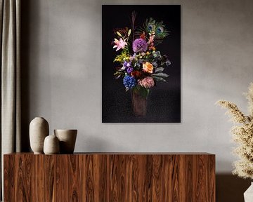 Een rustgevend boeket bloemen met 2 pauwenveren van Marjolijn van den Berg