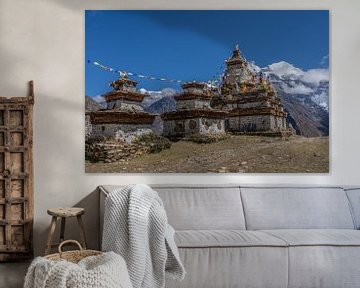 Stoepas en gebedsvlag Nepal bergen