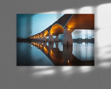 Verlichte brug de Oversteek te Nijmegen van Youri Zwart