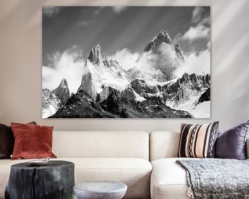 Clouds moving around the Fitz Roy massif in long exposure by Shanti Hesse