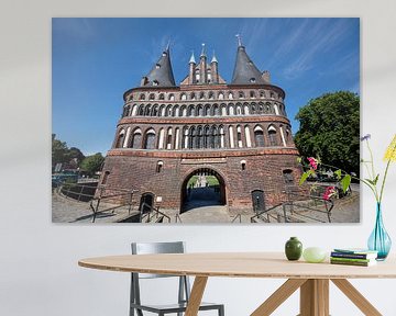 Porte de la vieille ville de Lübeck en Allemagne sur Joost Adriaanse