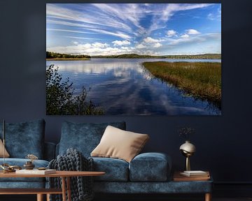 wolken weerspiegelen in het water van Corrie Ruijer