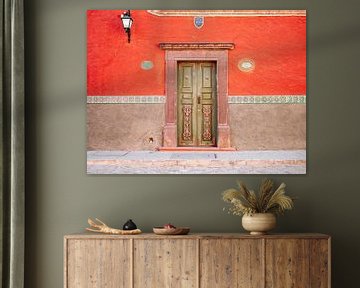 Rot und grün | Haustür in San Miguel de Allende Mexiko | Reisefotografie von Raisa Zwart